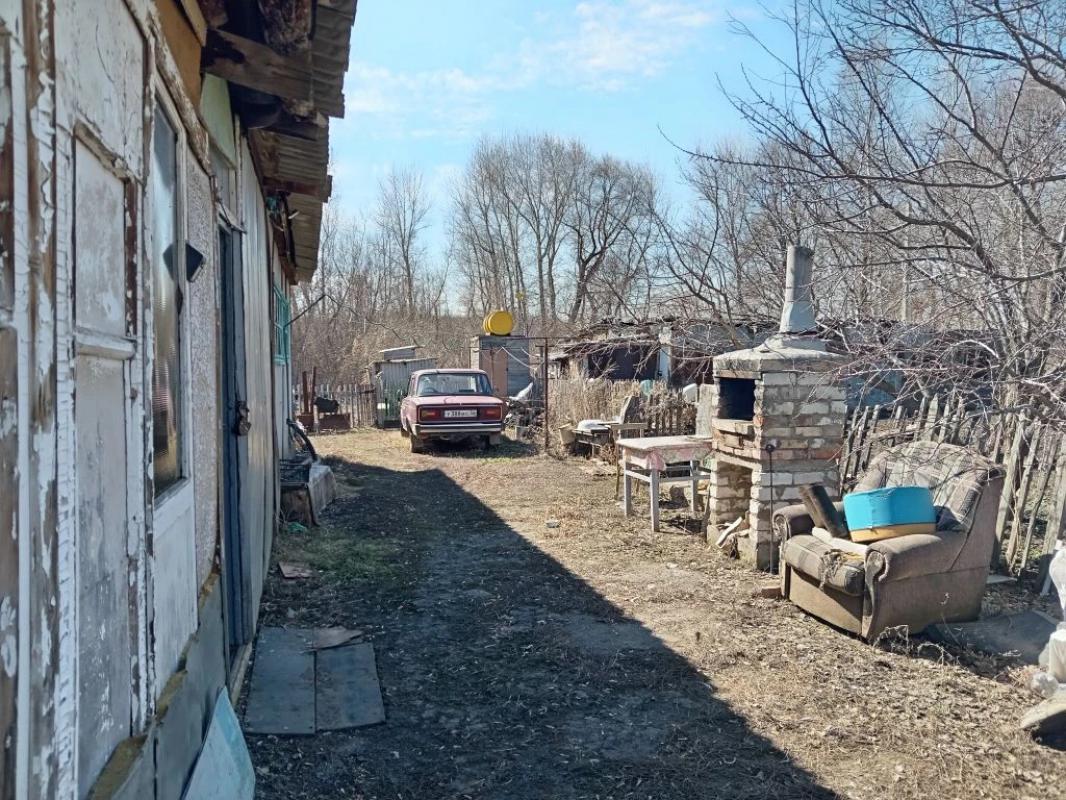 Продается дом на двух хозяев, три комнаты+кухня, комнаты раздельные, веранда. - Гай