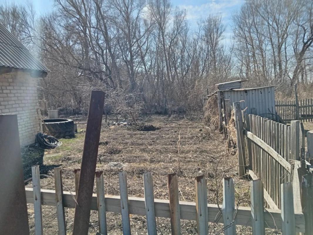 Продается дом на двух хозяев, три комнаты+кухня, комнаты раздельные, веранда. - Гай