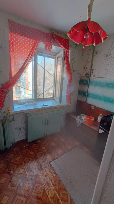 Продаётся 1 комнатная квартира общей площадью 32 квадратных метра на 4 этаже в кирпичном доме 1 собс - Новотроицк