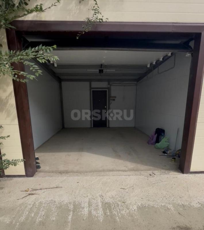 Продается гараж в центре города во дворе дома по адресу: улица Макаренко, 24. - Орск