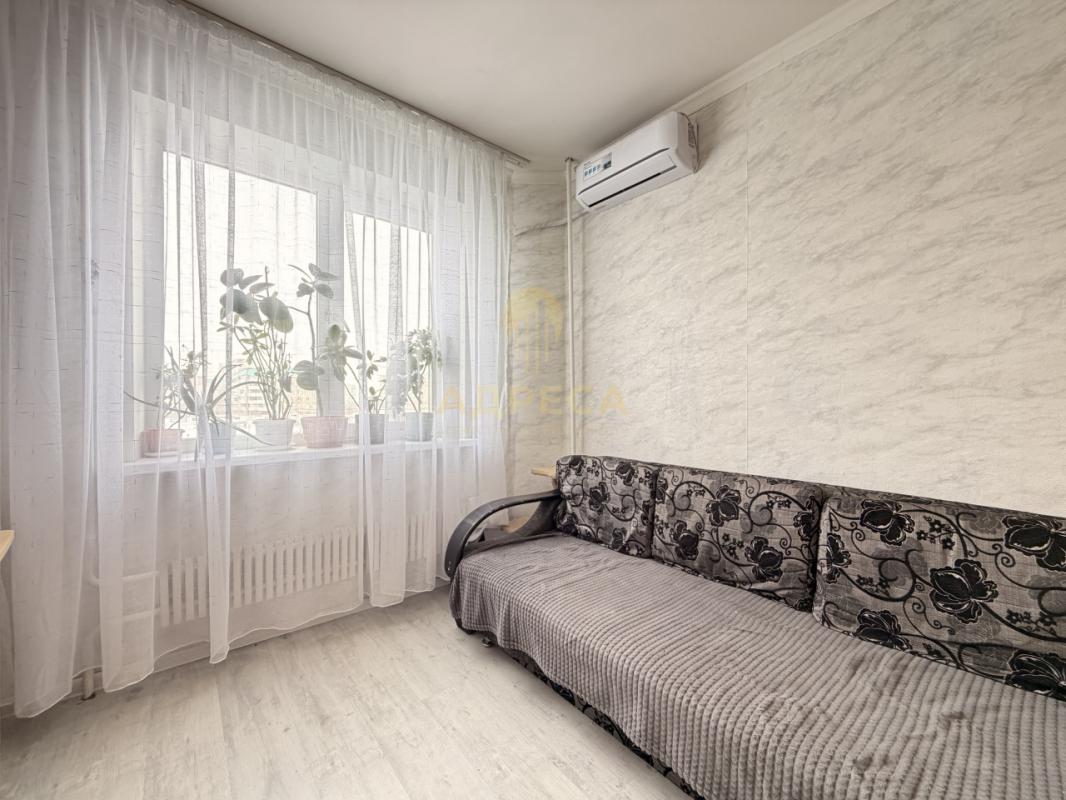 Продаётся просторная 3-х комнатная квартира на 6 этаже 10-ти этажного дома, по адресу ул. - Оренбург