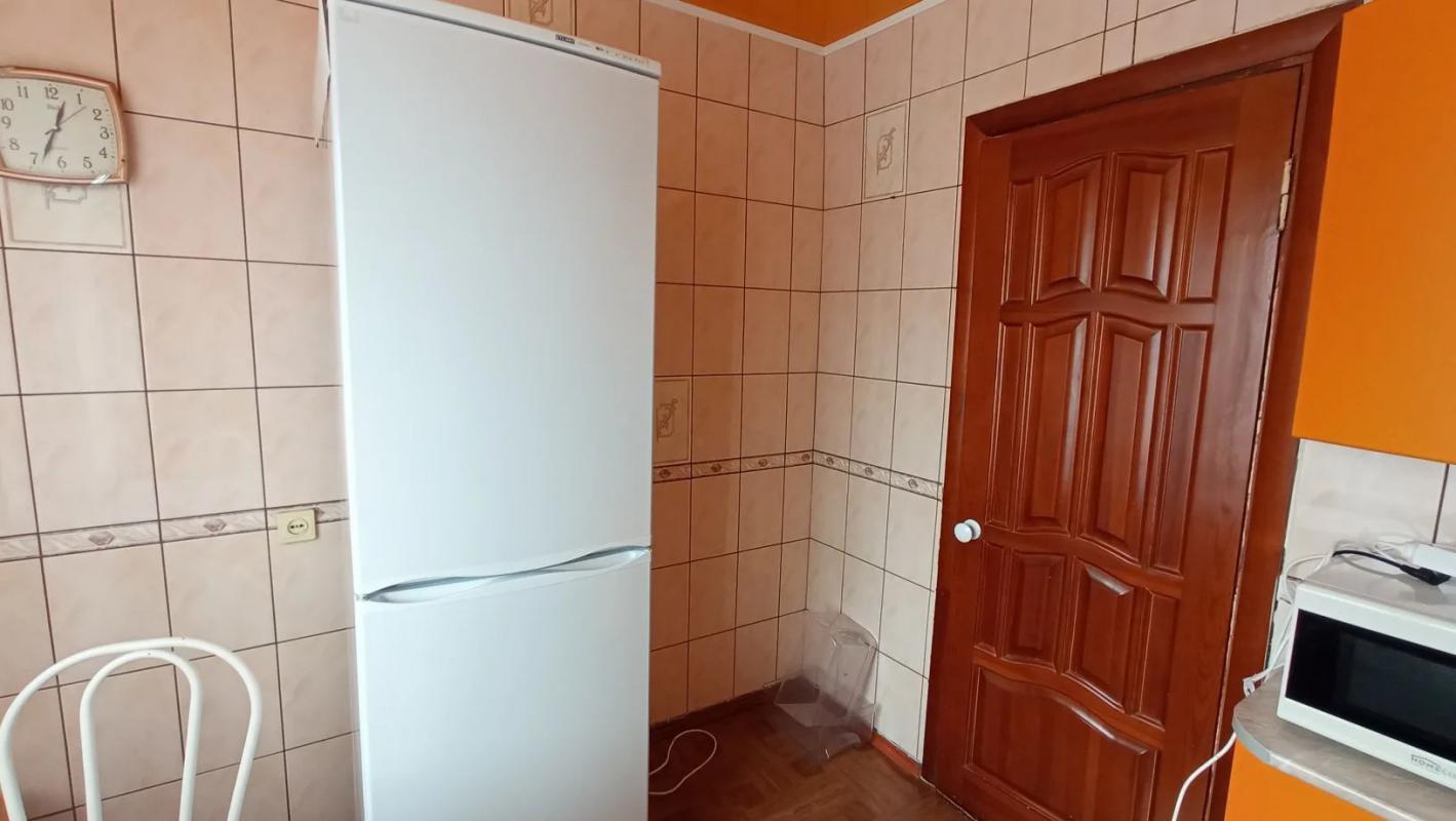 Продается солнечная, теплая 2 комнатная квартира улучшенной планировки, мебель остается, двор благоу - Новотроицк