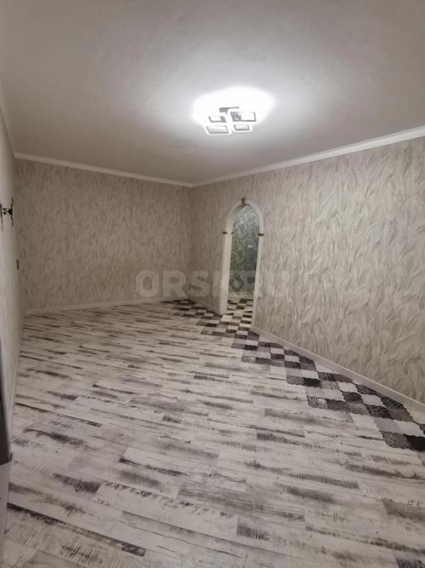 СРОЧНО В ЦЕНТРЕ ГОРОДА
Продается двухкомнатная квартира в пятиэтажном доме на пятом этаже. - Орск