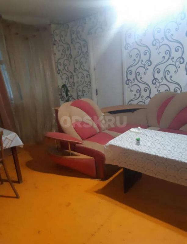 Продаю свою квартиру в центре города,3 комнаты и общей площадью 57 квадратов, 2 этаж пятиэтажного до - Орск