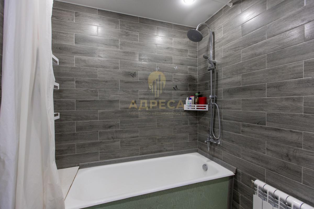 Продаётся 2-х этажный дом с земельным участком площадью 6 соток. - Оренбург