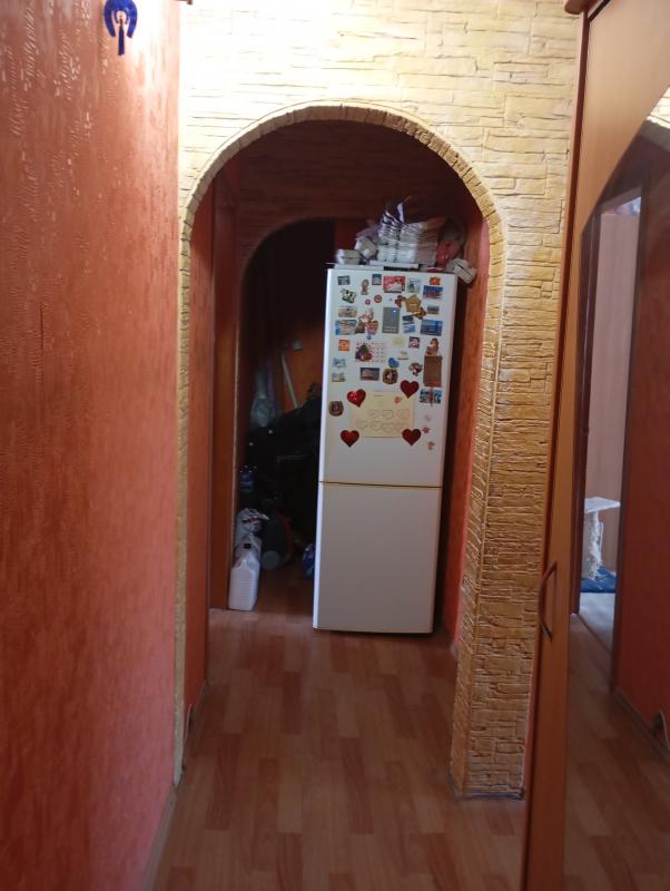 Продаётся 2-комнатная по ул. - Новотроицк