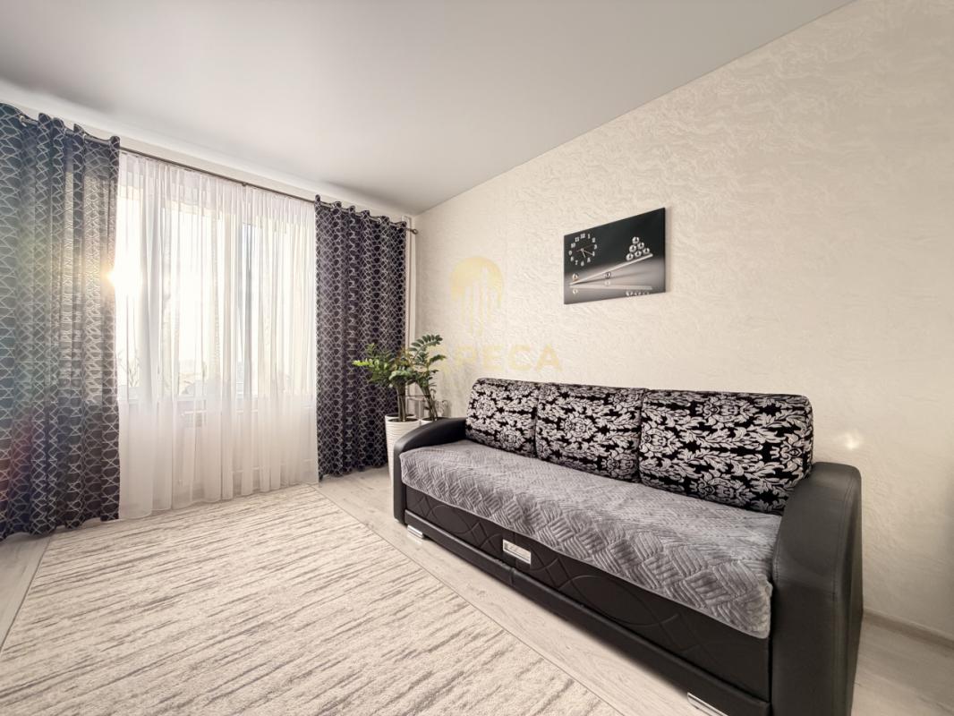 Продается уютная квартира по улице Карпова 3/1, полностью с ремонтом, расположенная на 17-м этаже мо - Оренбург