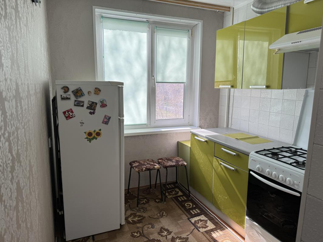 Продаётся двухкомнатная квартира площадью 44,4 кв. - Гай