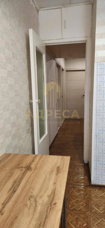 Продается трехкомнатная квартира на 1 этаже, без балкона.📍 Расположение: Удобный первый этаж. - Оренбург