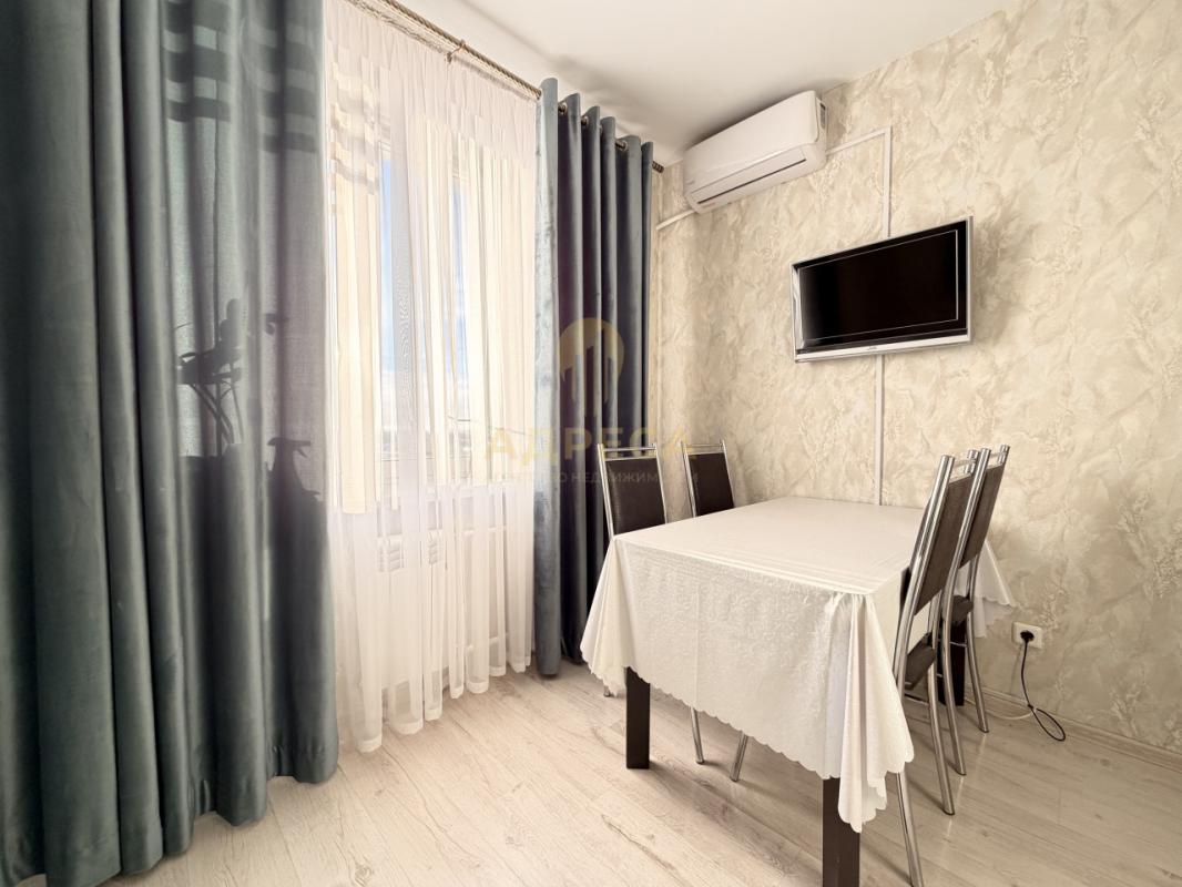 Продается уютная квартира по улице Карпова 3/1, полностью с ремонтом, расположенная на 17-м этаже мо - Оренбург