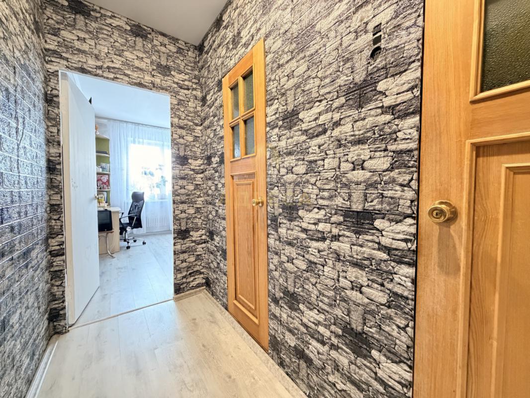 Продаётся просторная 3-х комнатная квартира на 6 этаже 10-ти этажного дома, по адресу ул. - Оренбург