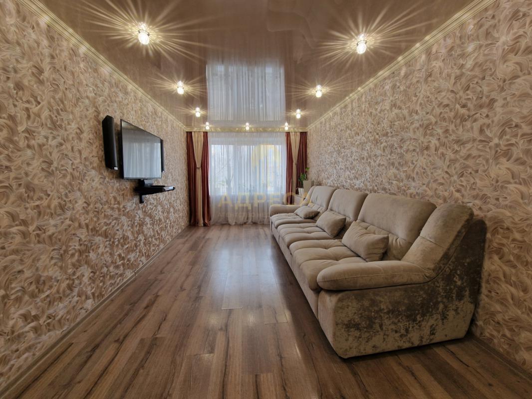 Продается шикарная трёхкомнатная квартира, светлая с изолированными комнатами и раздельным сан/узлом - Оренбург