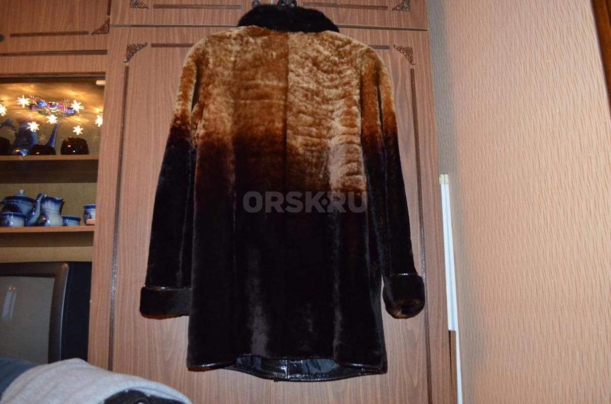 Продается женская облегченная шуба фабричного производства ( мутон , воротник норка ) в идеальном со - Гай