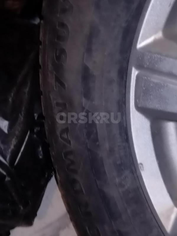 Продам комплект зимних колёс в сборе 285/60R18  оригинальные  литые диски ланд Ровер отличная резина - Орск