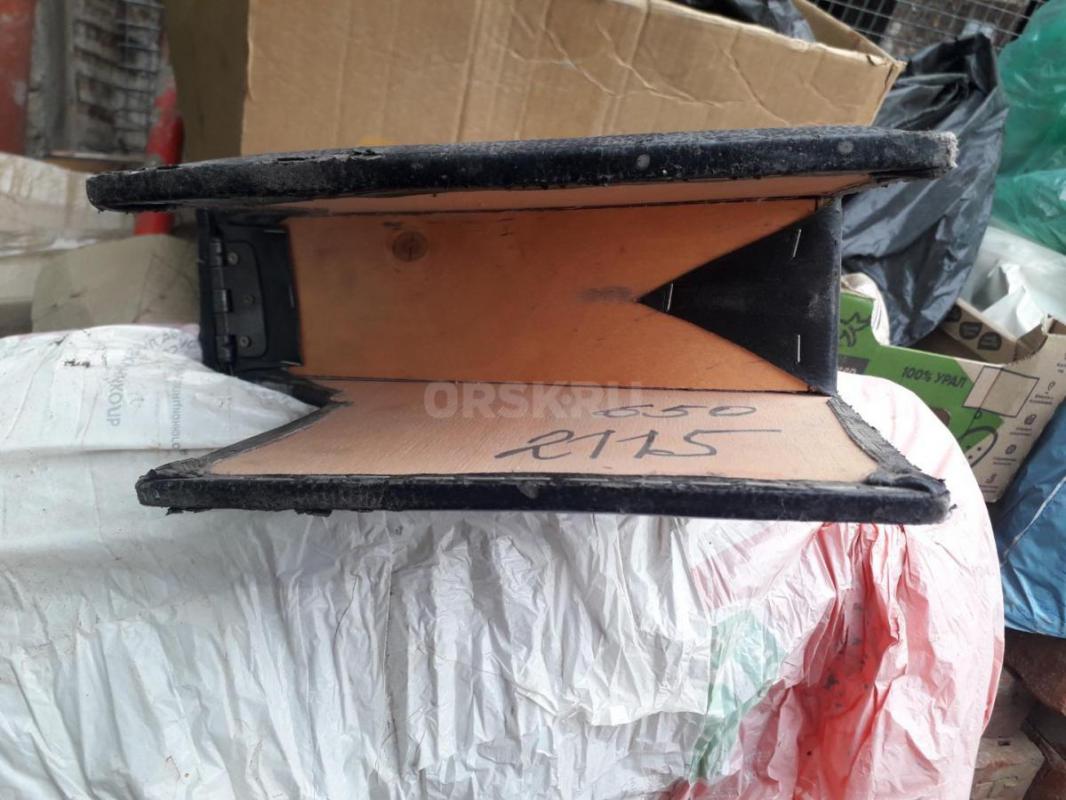 Подлокотник на ВАЗ 2110-15, бу, кожзам местами потёртый. - Орск