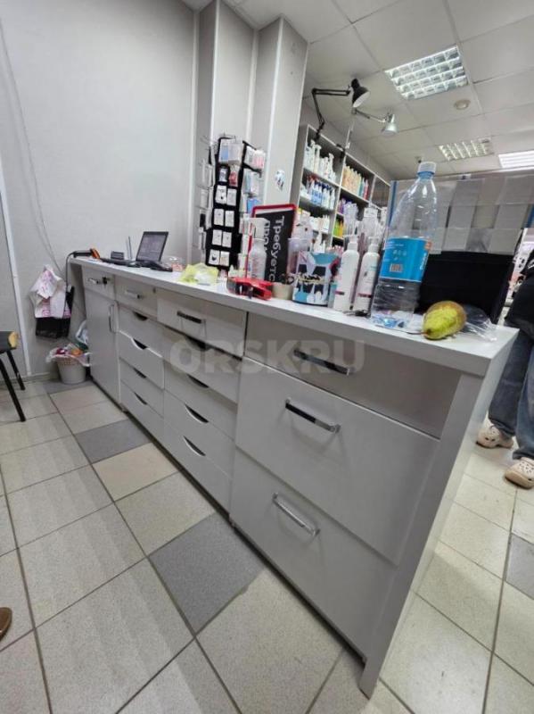 Продам торговое оборудование,витрины - Орск