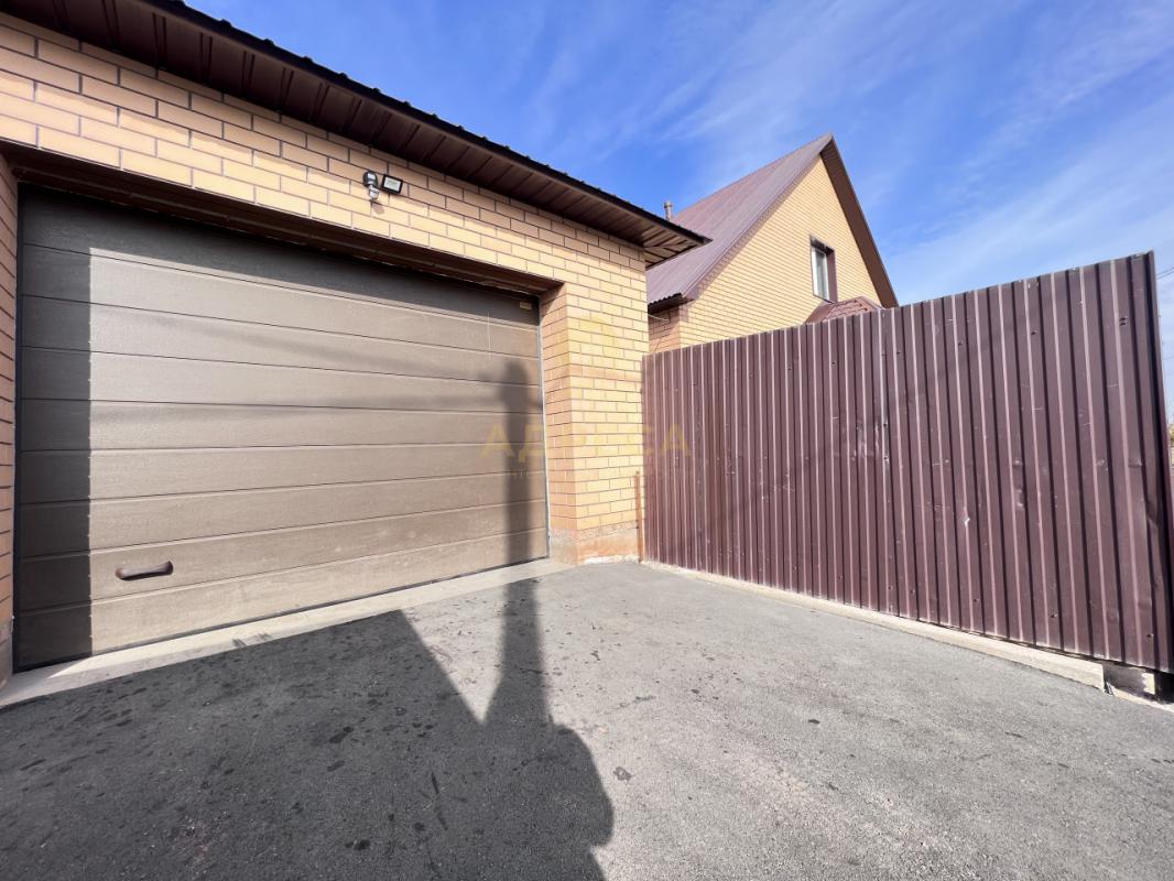 Продаётся просторный и надёжный дом для большой семьи в поселке Ленина ( Заречье) со всей необходимо - Ленина