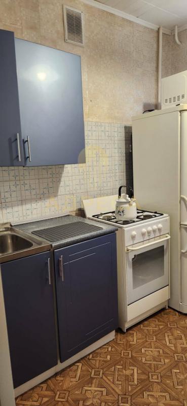 Продается трехкомнатная квартира на 1 этаже, без балкона.📍 Расположение: Удобный первый этаж. - Оренбург