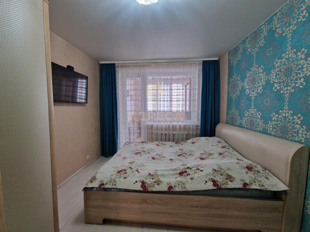 Продается шикарная трёхкомнатная квартира, светлая с изолированными комнатами и раздельным сан/узлом - Оренбург