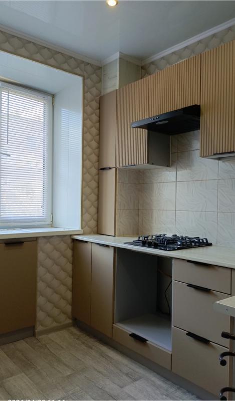 Продается 1-комнатная квартира  с евроремонтом по адресу:  г. - Новотроицк