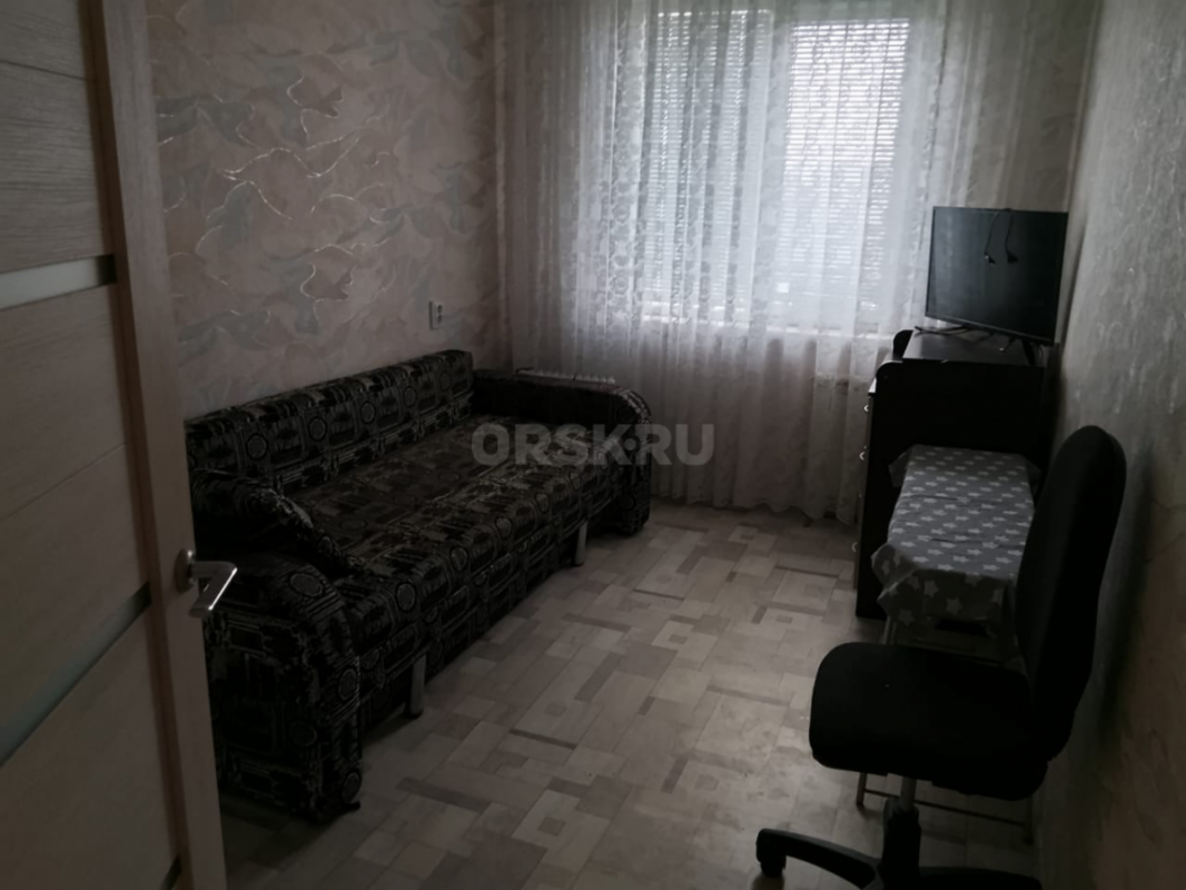 Сдам светлую, уютную двухкомнатную квартиру на 5 этаже, на длительный срок от собственника. - Орск