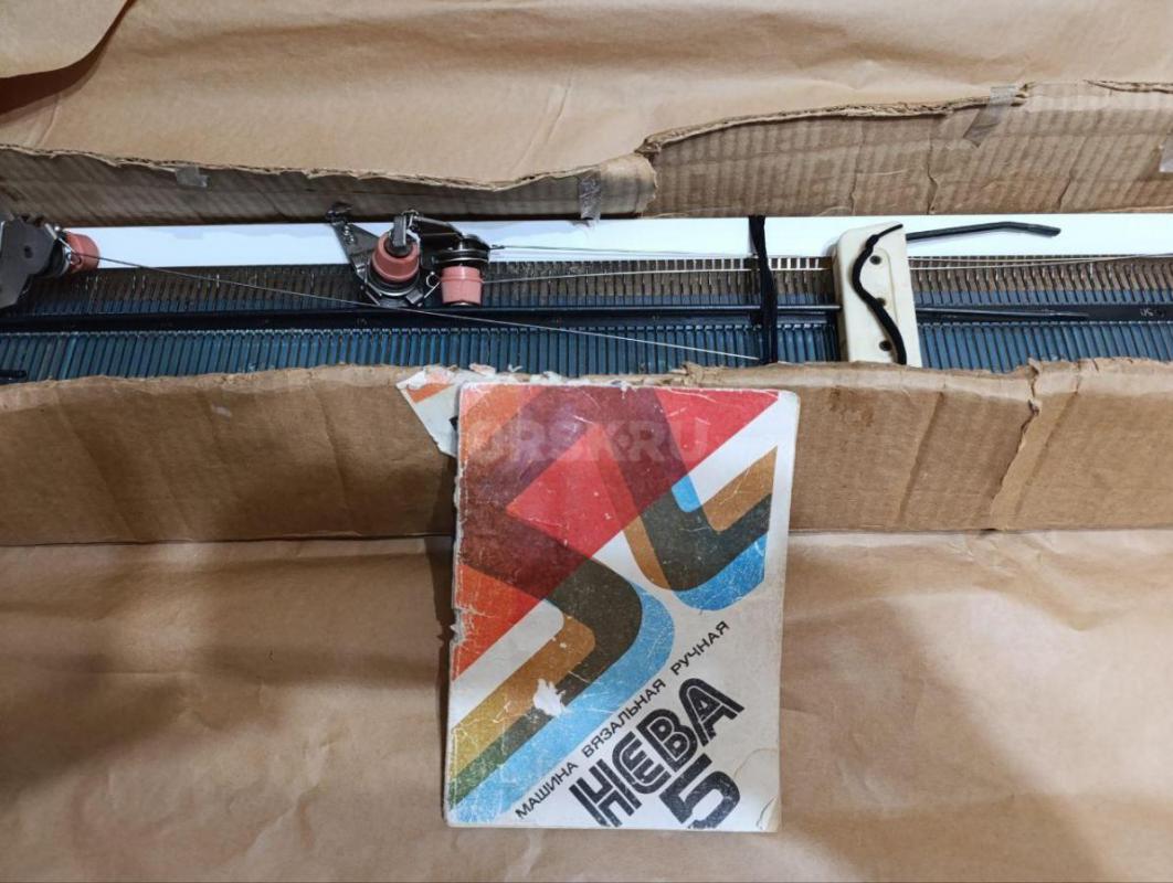 Продам три вязальные машинки) Две Нева-5(одна из них не использовалась совсем) и Чернивчанка. - Новотроицк