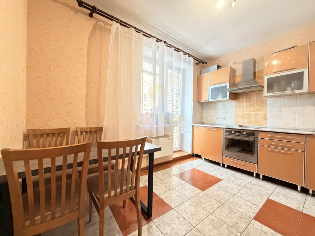 Продаётся тёплая, уютная квартира с удобной планировкой, общей площадью 67,6 кв. - Оренбург