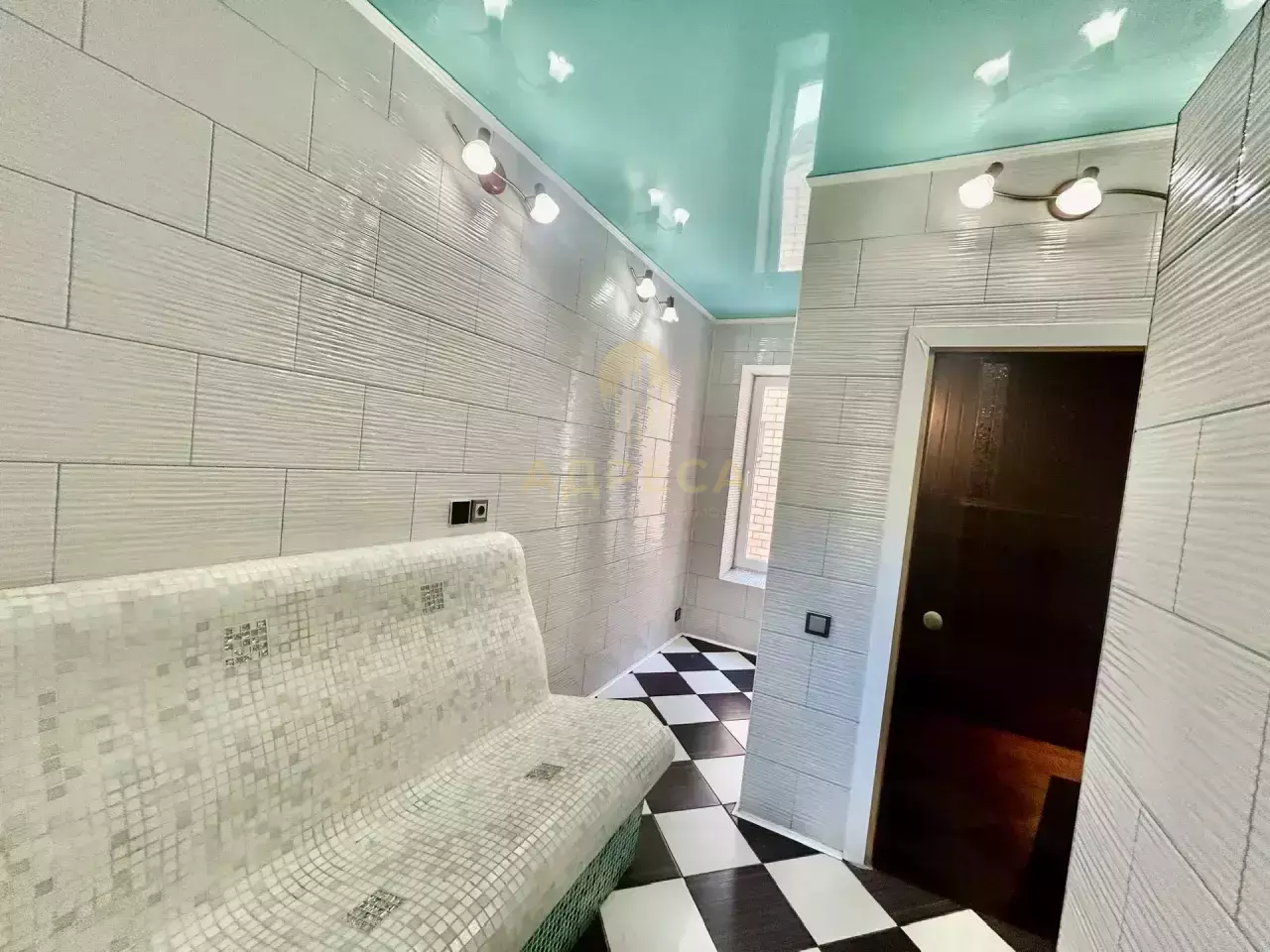 В самом востребованном районе города,на участке 5 соток продаются два дома. - Оренбург