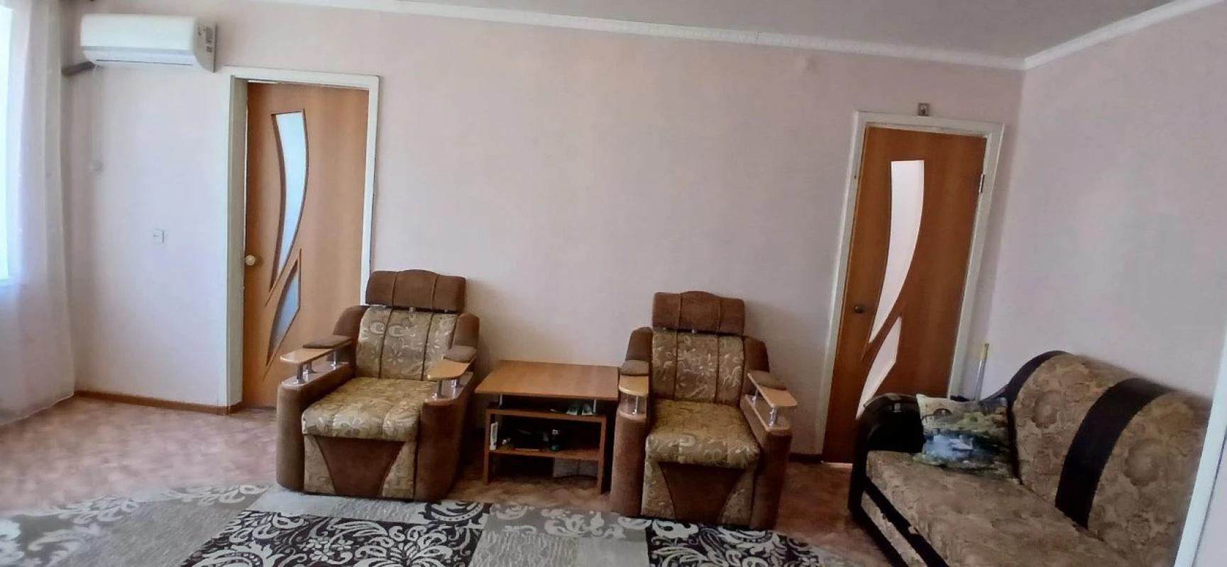 Предлагаем Вашему вниманию светлую уютную квартиру на привлекательном этаже
• г. - Новотроицк