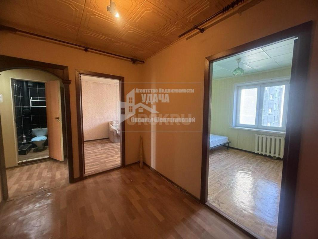 ПРОДАЕТСЯ ПРЕКРАСНАЯ ТРЕХКОМНАТНАЯ КВАРТИРА УЛУЧШЕННОЙ ПЛАНИРОВКИ В ОТЛИЧНОМ РАЙОНЕ ГОРОДА. - Орск