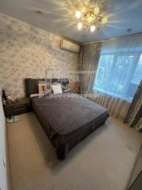 В продаже просторная 3-комнатная квартира улучшенной планировки на втором этаже, пятиэтажного панель - Орск