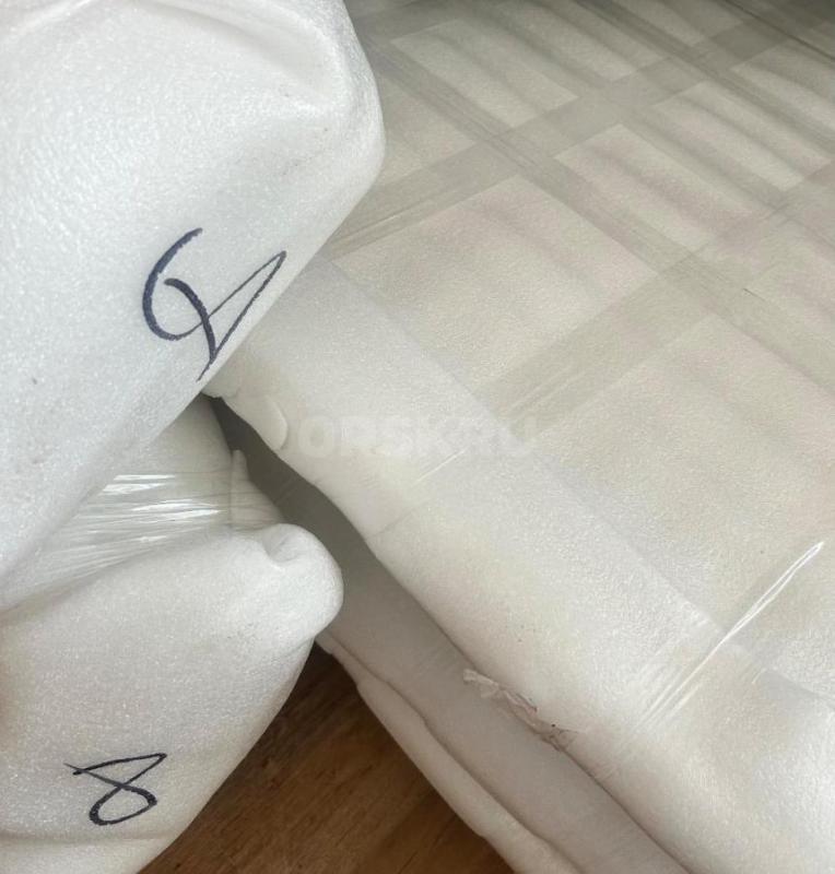 Продам Новые Наборы Запечатанные “Версаче“
Стол 160*90 
В раздвижном виде 200*90
На фото не в раз - Орск