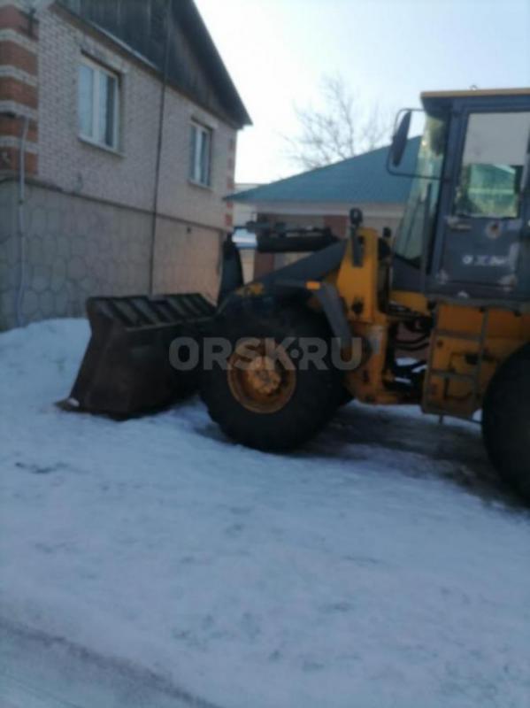 Продам фронтальный погрузчик в хорошем состоянии, все вопросы по телефону - Орск