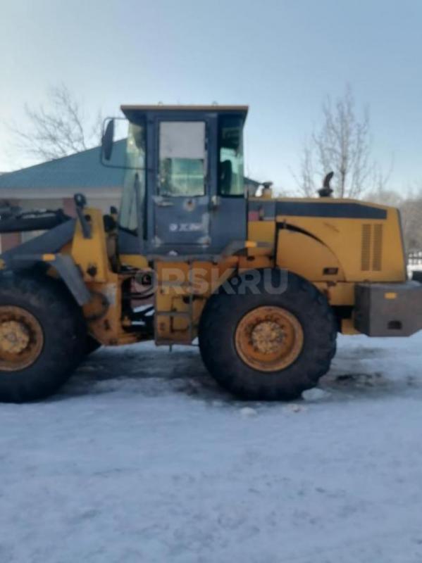 Продам фронтальный погрузчик в хорошем состоянии, все вопросы по телефону - Орск