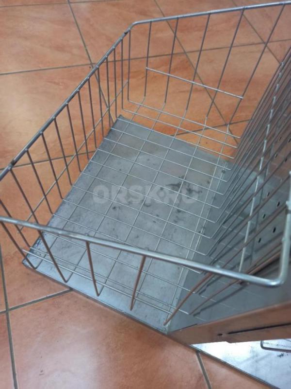 Cтенд для торговли двухсторонний,перфорированный,хорошее состояние,высота 182 см,ширина-43 см,2 корз - Орск