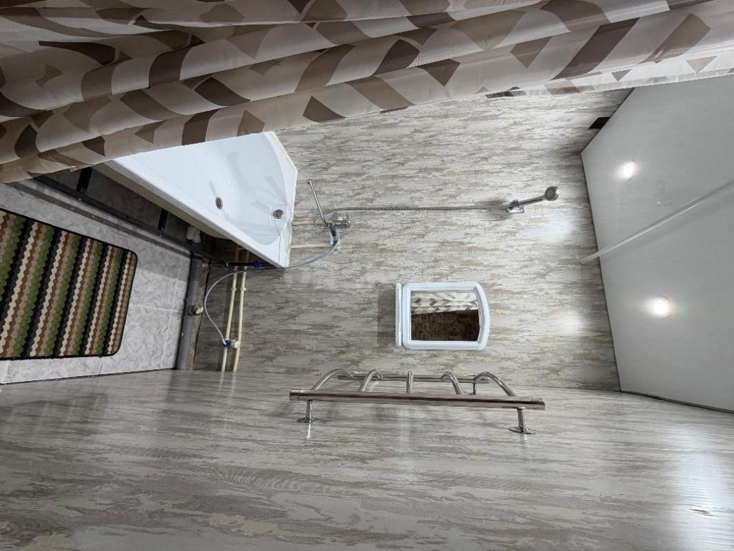 Сдам на длительный срок 2-х комнатную квартиру. 2-й этаж в  пятиэтажном доме. - Орск