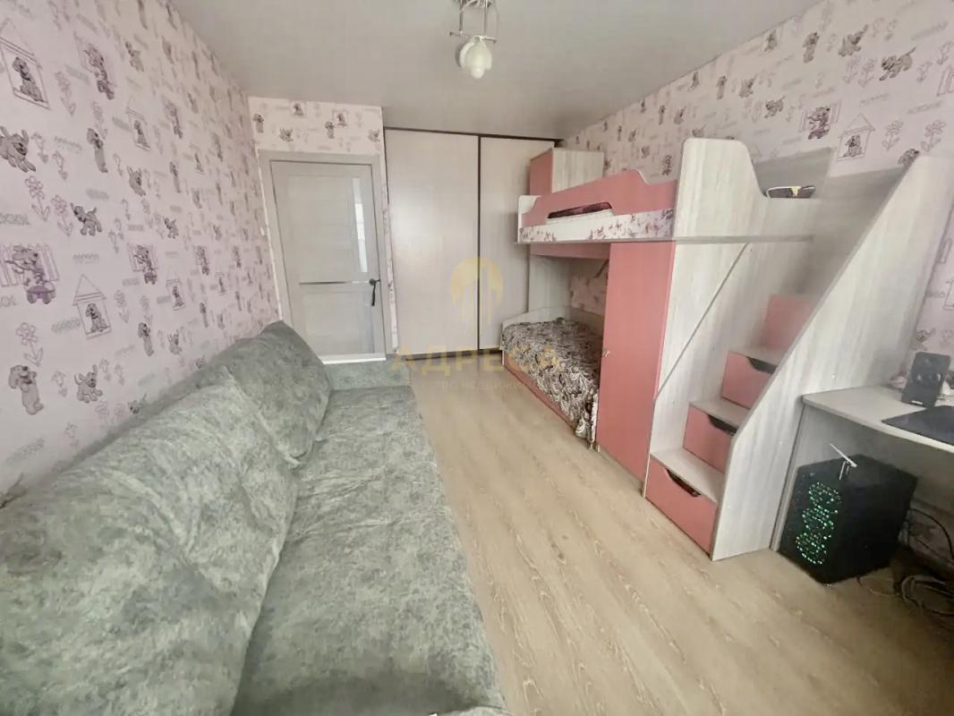 Продается светлая,просторная двухкомнатная квартира. - Оренбург