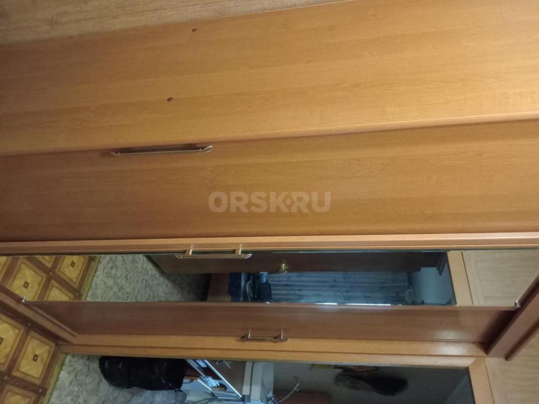 Продам: спальный гарнитур( шкаф распашной,кровать,две тумбы,туалетный столик), шкаф купе, прихожую, - Орск