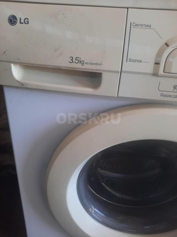 Продам стиральную машину автомат LG, 3.5 кг загрузки, узкая, компактная, что-то сломалось: набирает - Орск