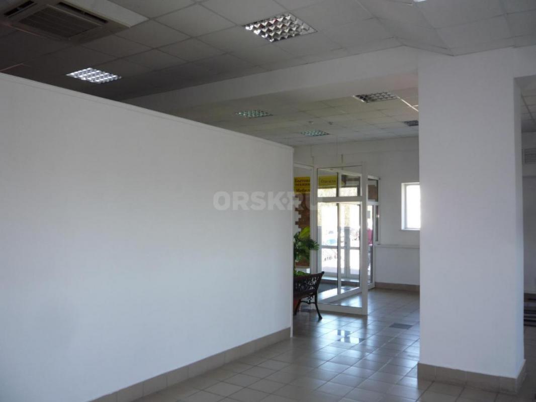 Сдается в аренду помещение площадью 300м2 в центре деловой жизни г . - Медногорск