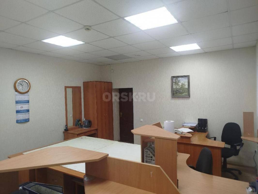 Сдаются офисные помещения на 2 этаже двухэтажного здания в центре города по адресу: г. - Орск