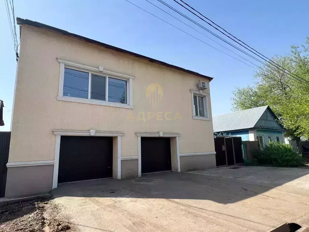 В самом востребованном районе города,на участке 5 соток продаются два дома. - Оренбург