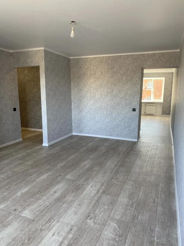 Продается 2х-комнатная квартира рядом с остановками "Строительный техникум"  и "Площа - Новотроицк