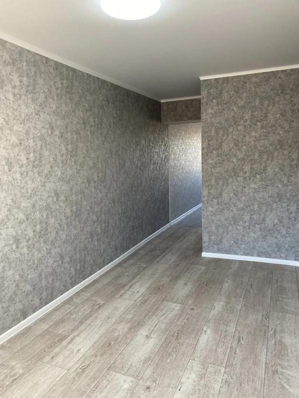 Продается 2х-комнатная квартира рядом с остановками "Строительный техникум"  и "Площа - Новотроицк