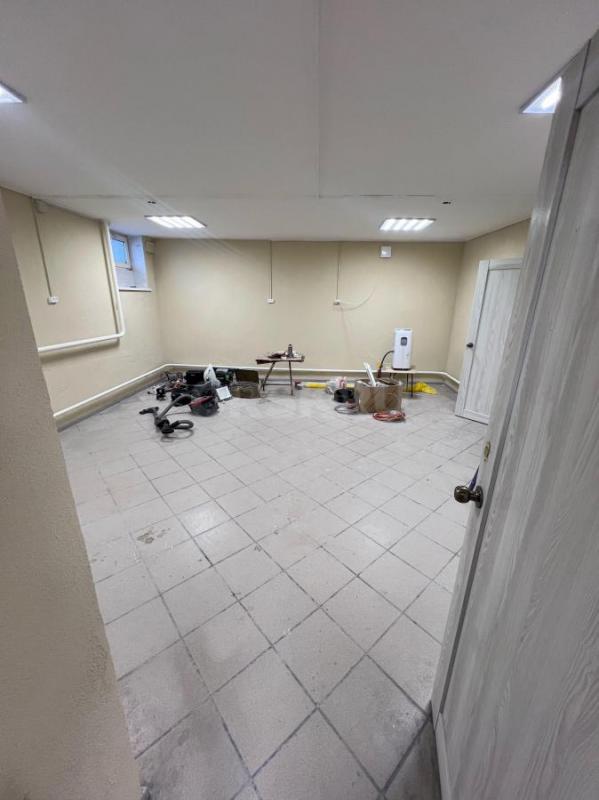 Сдаются помещения на Цокольном этаже в 6 МКР от 10 до 100 кв/м под любой вид деятельности,свежий рем - Орск