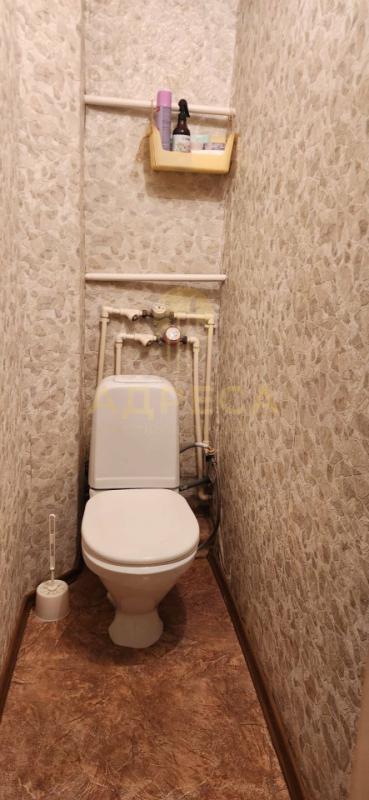 Продается трехкомнатная квартира на 1 этаже, без балкона.📍 Расположение: Удобный первый этаж. - Оренбург