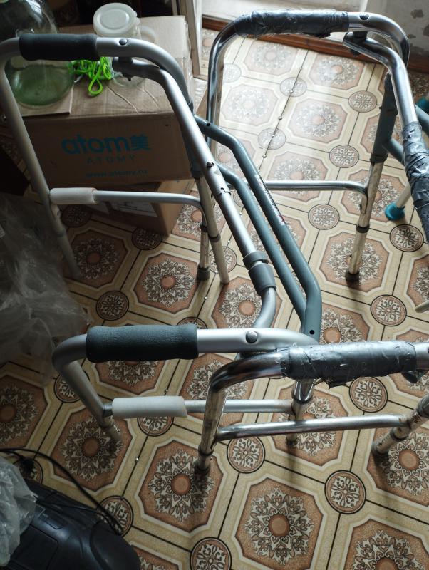 Отдам б/у ходунки и туалетный стул. - Орск