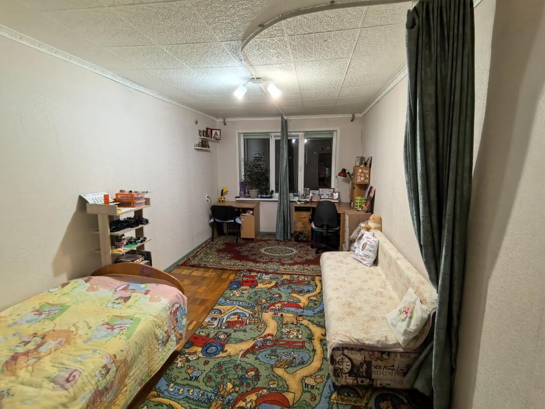 Продается 2хкомнатная квартира
 с раздельными комнатами (планировка РАСПАШОНКА / БАБОЧКА)! - Новотроицк