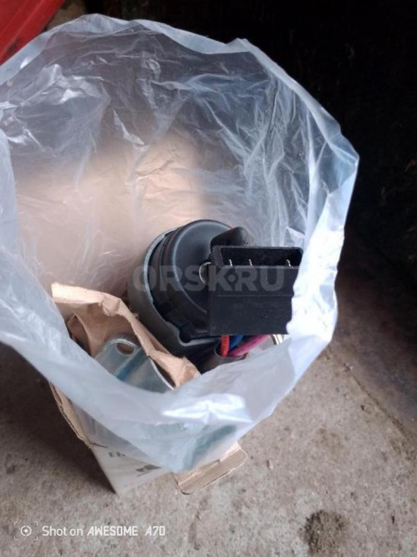 Продам:
замок зажигания на шниву,новый
зеркало заднего вида,  правое с обогревом на нииву, б/у
бл - Орск