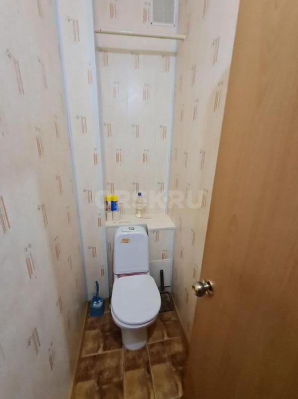 Продам просторную 3-х комнатную квартиру, расположенную на 2-м этаже добротного 2-х этажного дома по - Орск